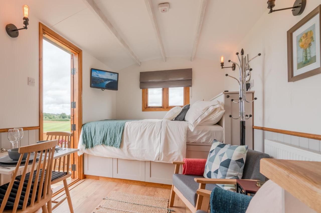 Outbak Shepherds Hut Cheltenham Buitenkant foto