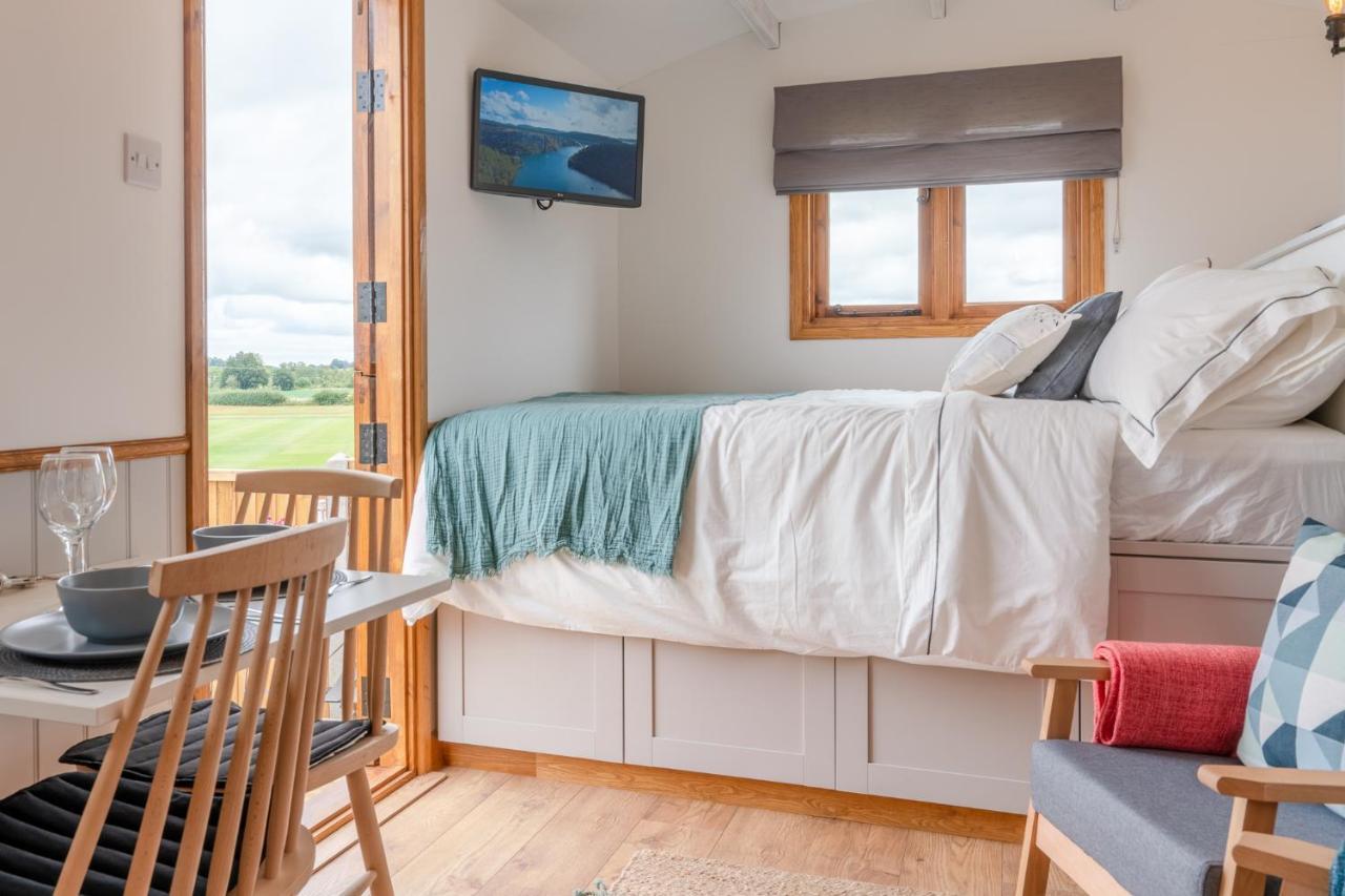 Outbak Shepherds Hut Cheltenham Buitenkant foto