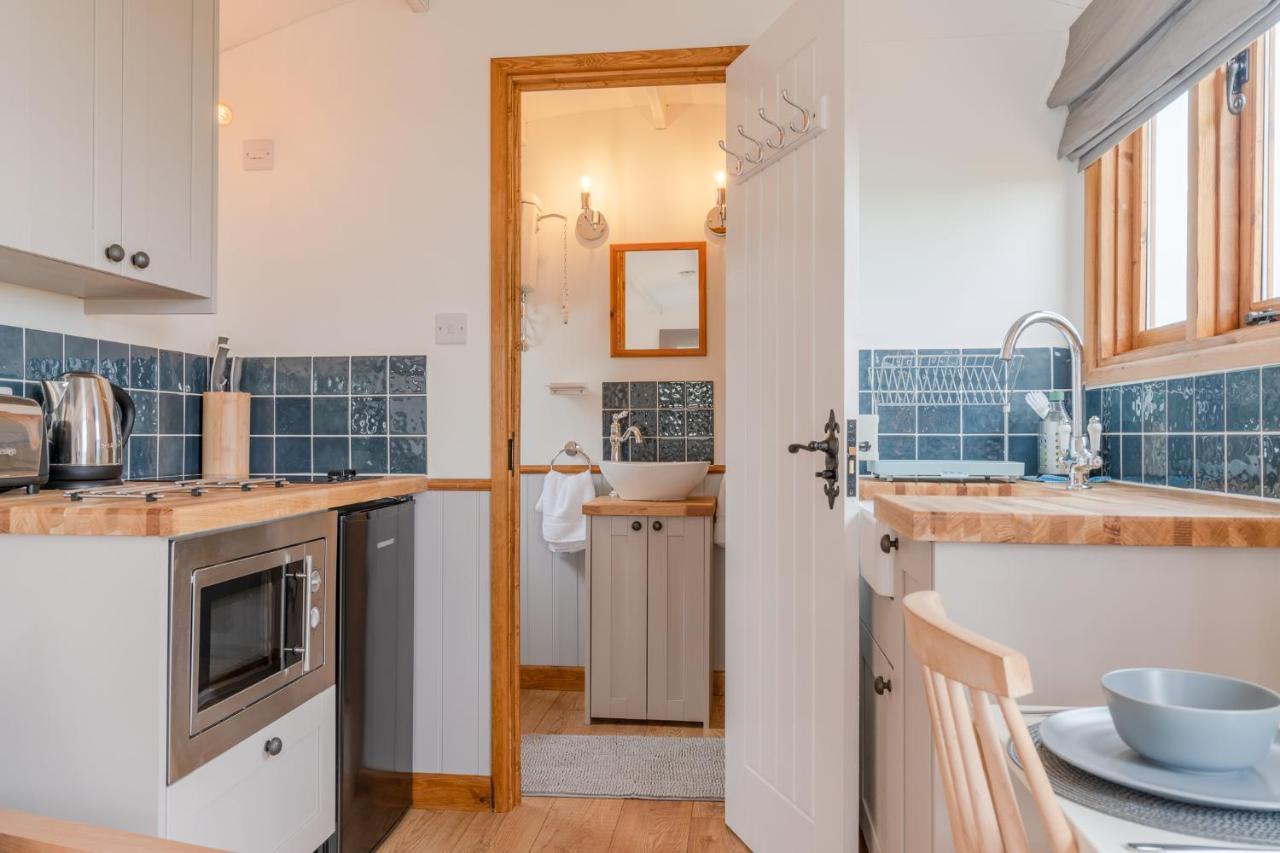 Outbak Shepherds Hut Cheltenham Buitenkant foto