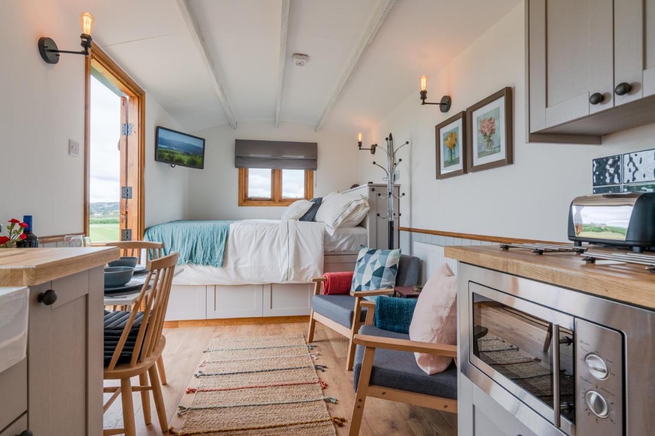 Outbak Shepherds Hut Cheltenham Buitenkant foto